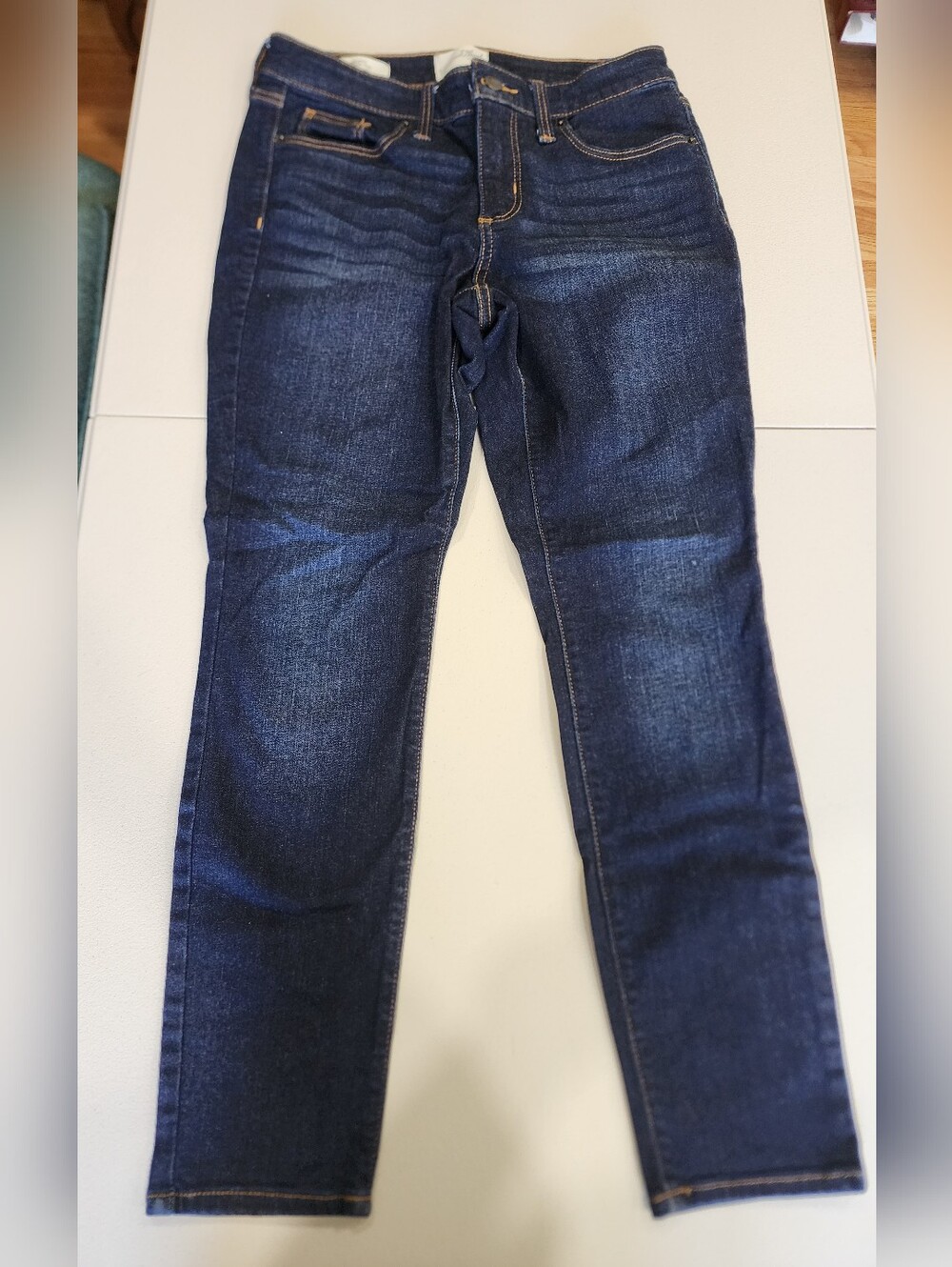 Universal Thread Women’s Mid Rise Skinny Jeans in Dark Wash